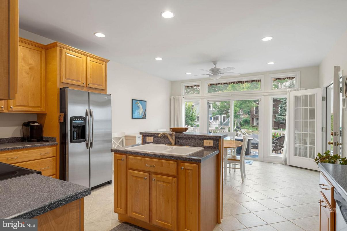 Dining room, Interior, Kitchen, Recessed Lighting, Stainless Steel Appliances