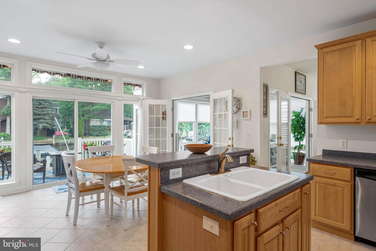 Dining room, Interior, Kitchen, Recessed Lighting