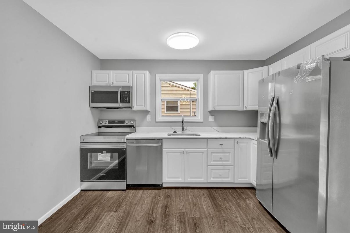 Interior, Kitchen, Stainless Steel Appliances, Wood Texture Flooring