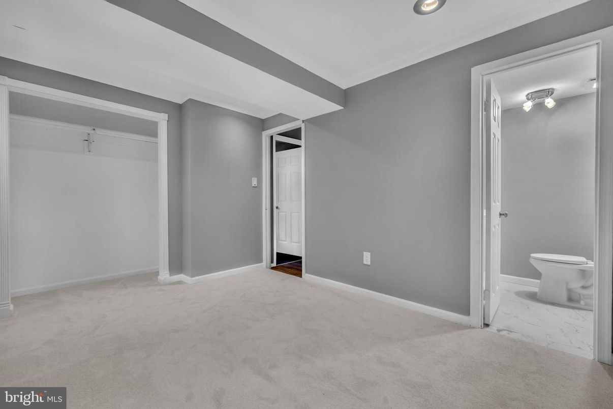 Bathroom, Empty room, Interior, Marble, Recessed Lighting