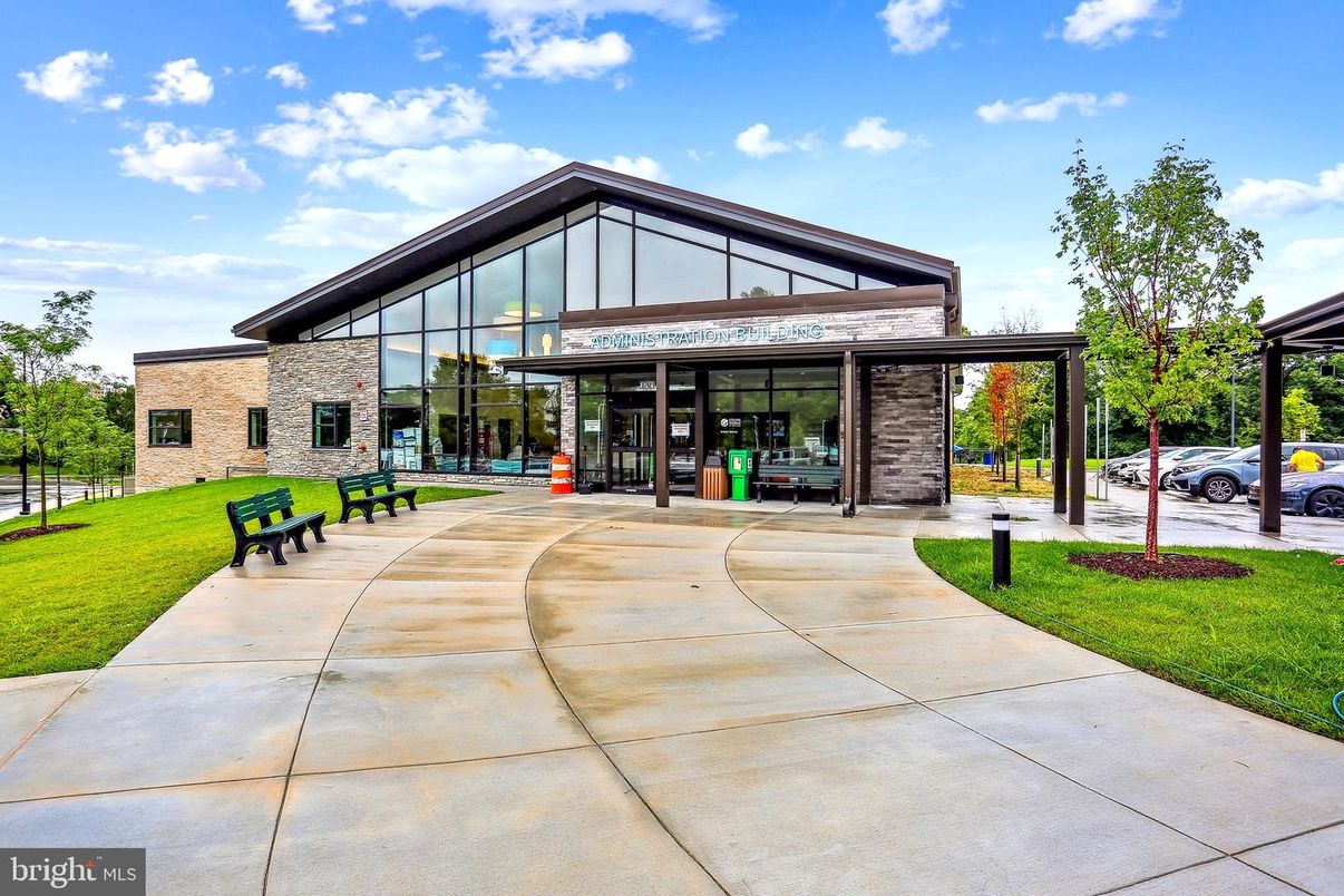 Backyard, Exterior, Facade, Modern