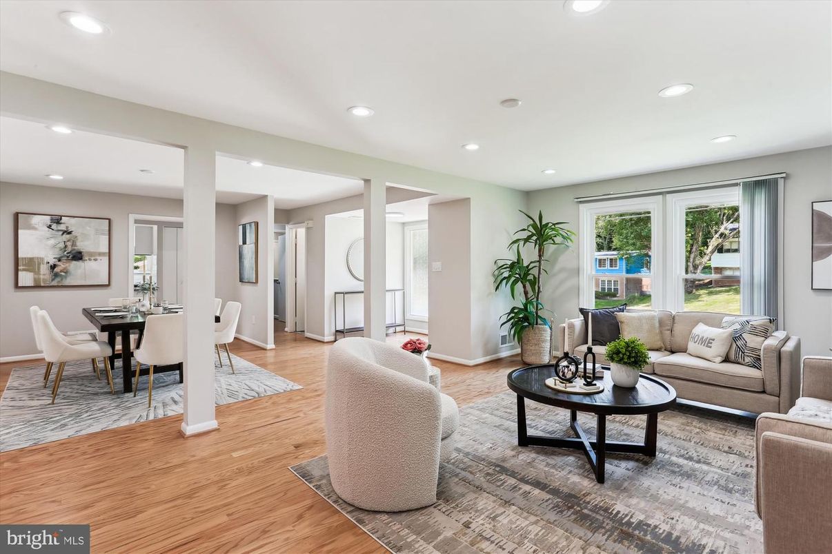 Dining room, Interior, Living room, Recessed Lighting, Wood Texture Flooring