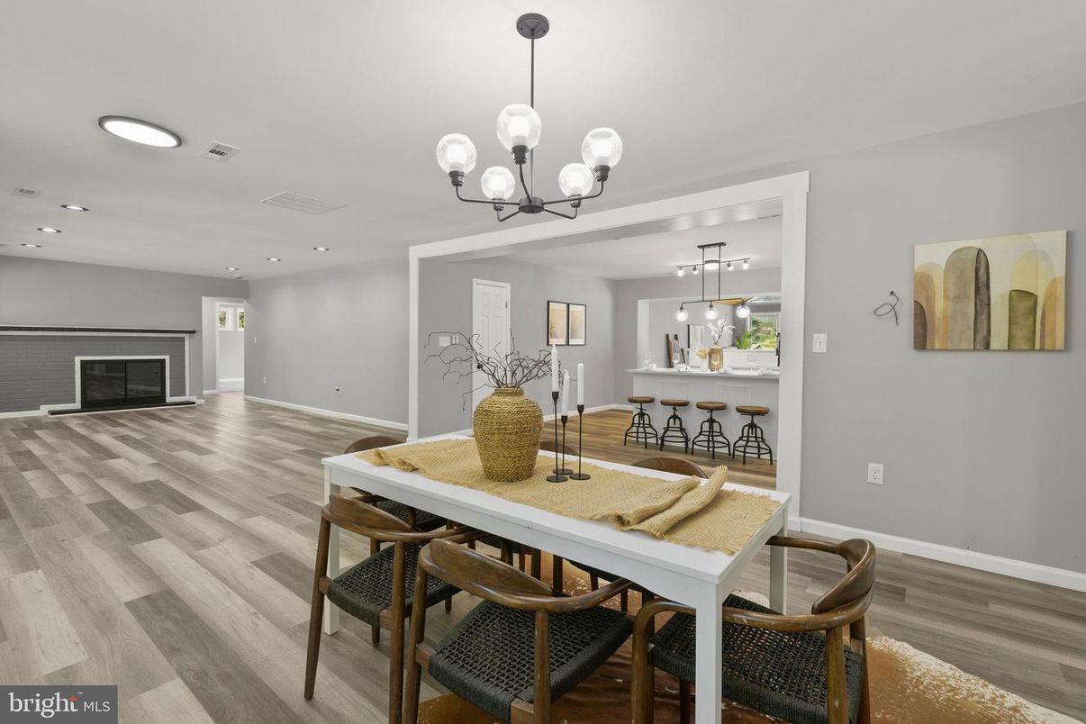 Chandelier, Dining room, Interior, Kitchen, Pendant Lights, Recessed Lighting, Wood Texture Flooring