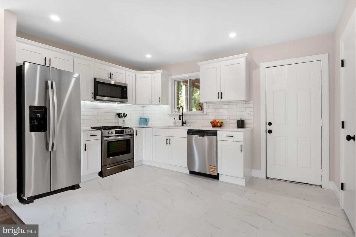 Interior, Kitchen, Marble, Recessed Lighting, Stainless Steel Appliances