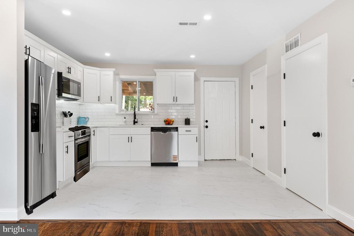 Interior, Kitchen, Marble, Recessed Lighting, Stainless Steel Appliances, Wood Texture Flooring