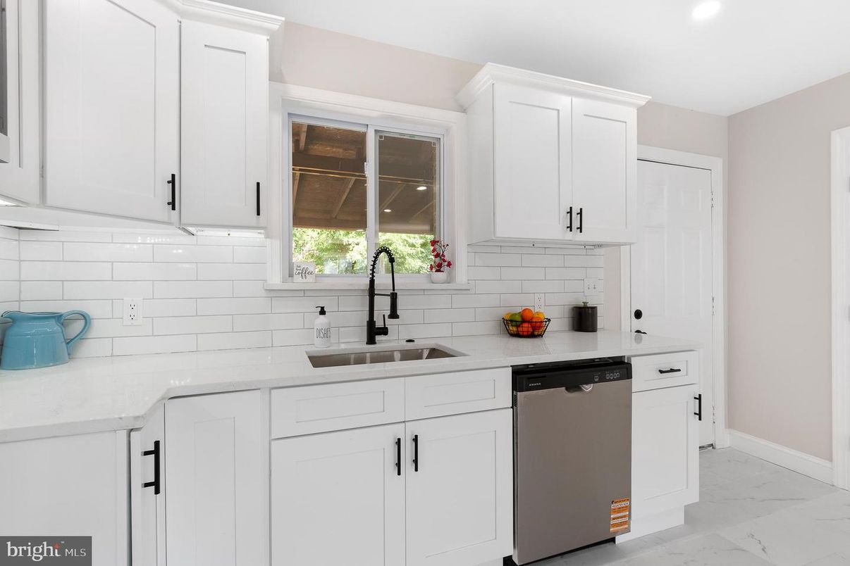 Interior, Kitchen, Marble, Recessed Lighting, Stainless Steel Appliances