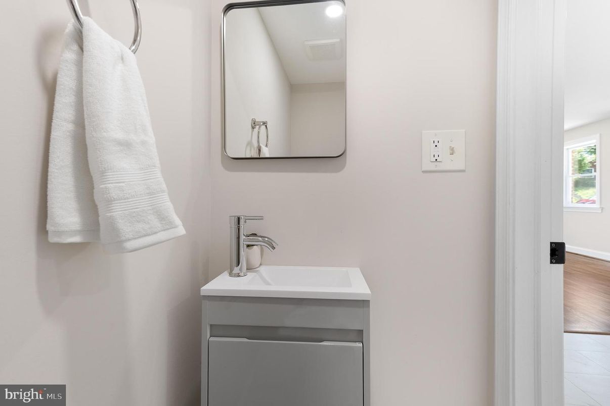 Bathroom, Interior, Recessed Lighting, Wood Texture Flooring