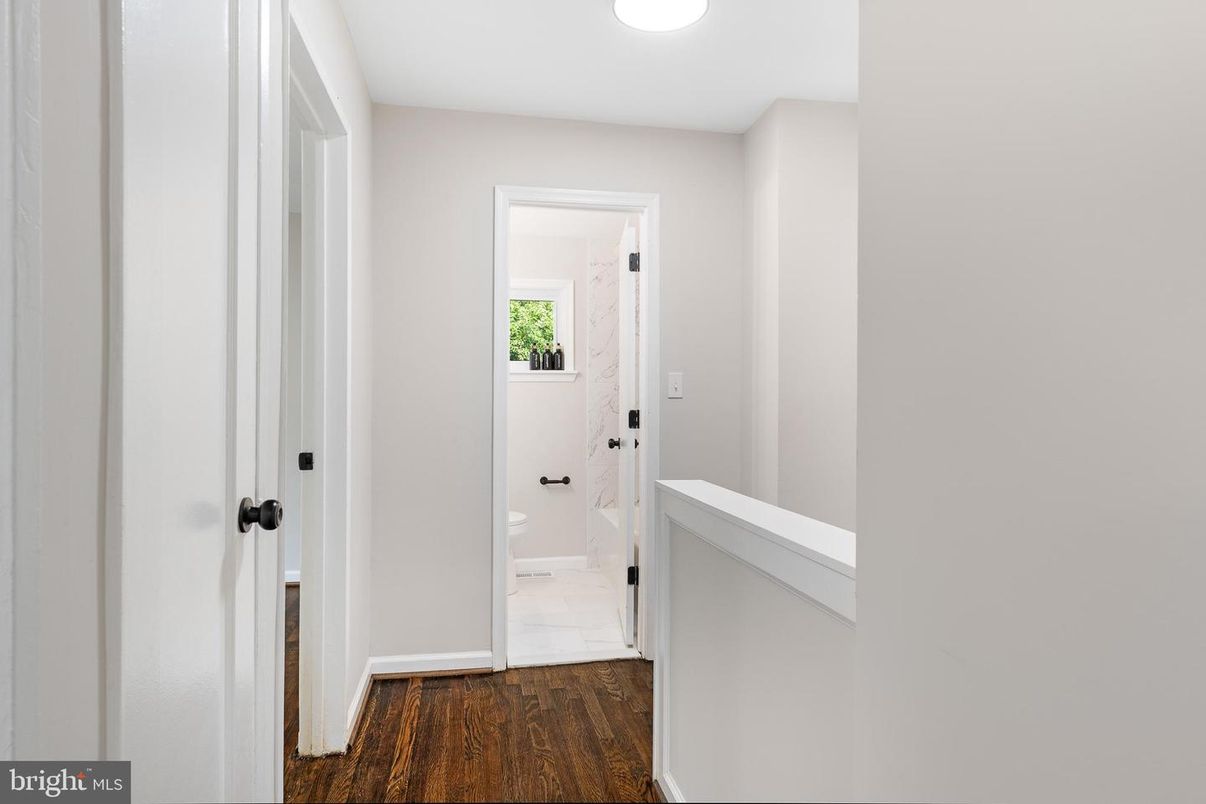 Bathroom, Interior, Recessed Lighting, Wood Texture Flooring
