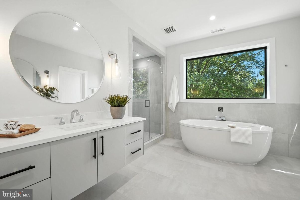 Bathroom, Dual Sink Vanities, Free Standing Baths, Interior, Recessed Lighting