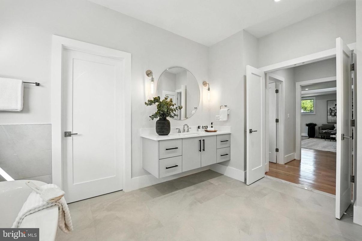 Bathroom, Interior, Recessed Lighting, Wood Texture Flooring