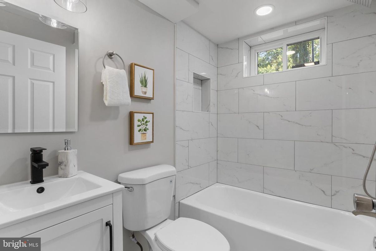 Bathroom, Interior, Marble Walls, Recessed Lighting