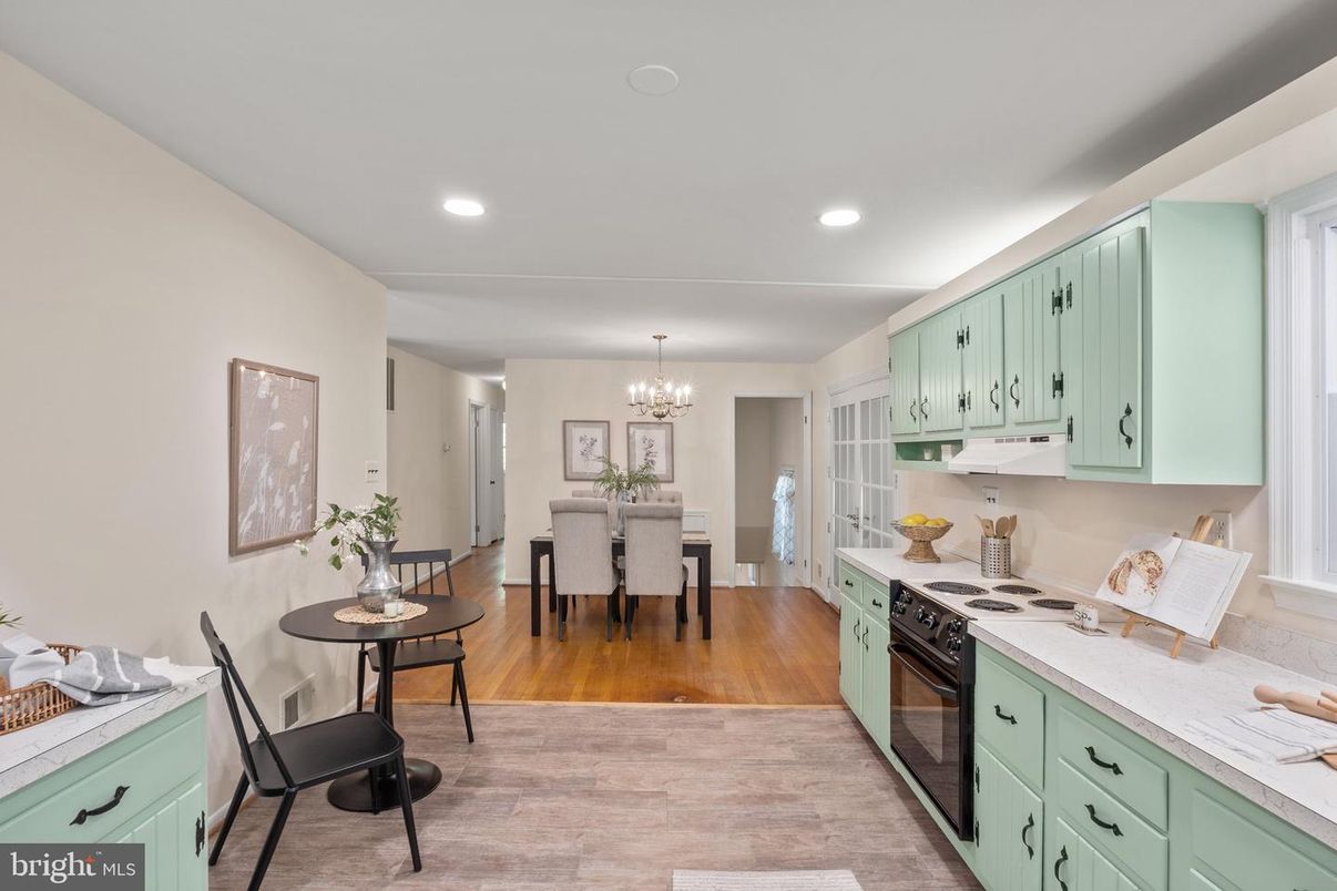 Chandelier, Dining room, Interior, Kitchen, Recessed Lighting, Wood Texture Flooring