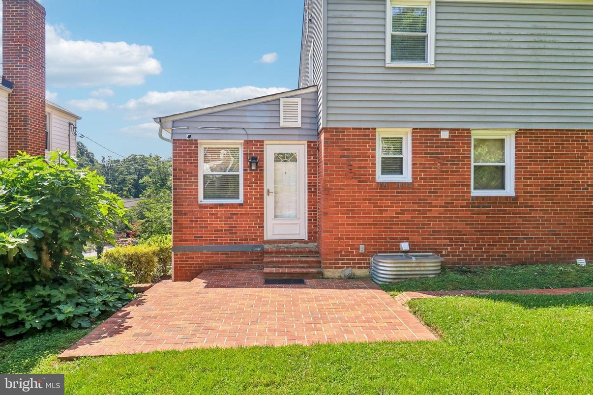 Exterior, Facade, Brick Facade, None