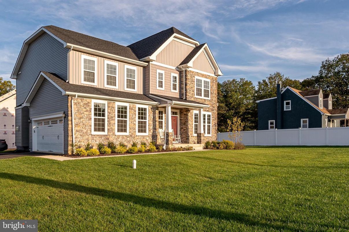 Attached, Exterior, Facade, Farmhouse