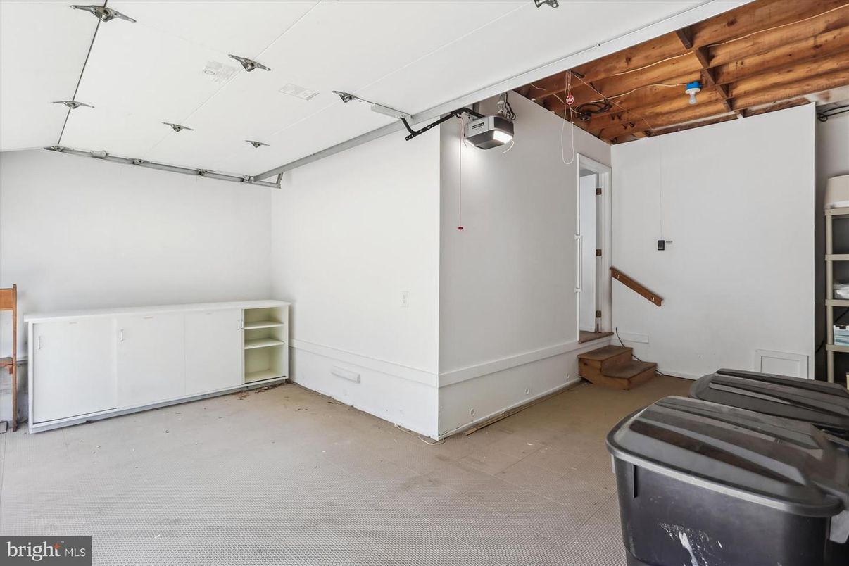 Garage, Interior