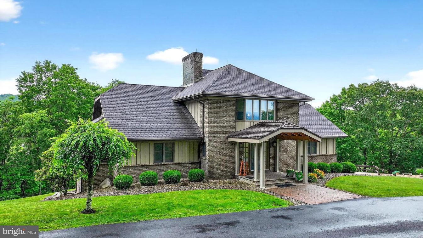 Exterior, Facade, Brick Facade, French Provincial