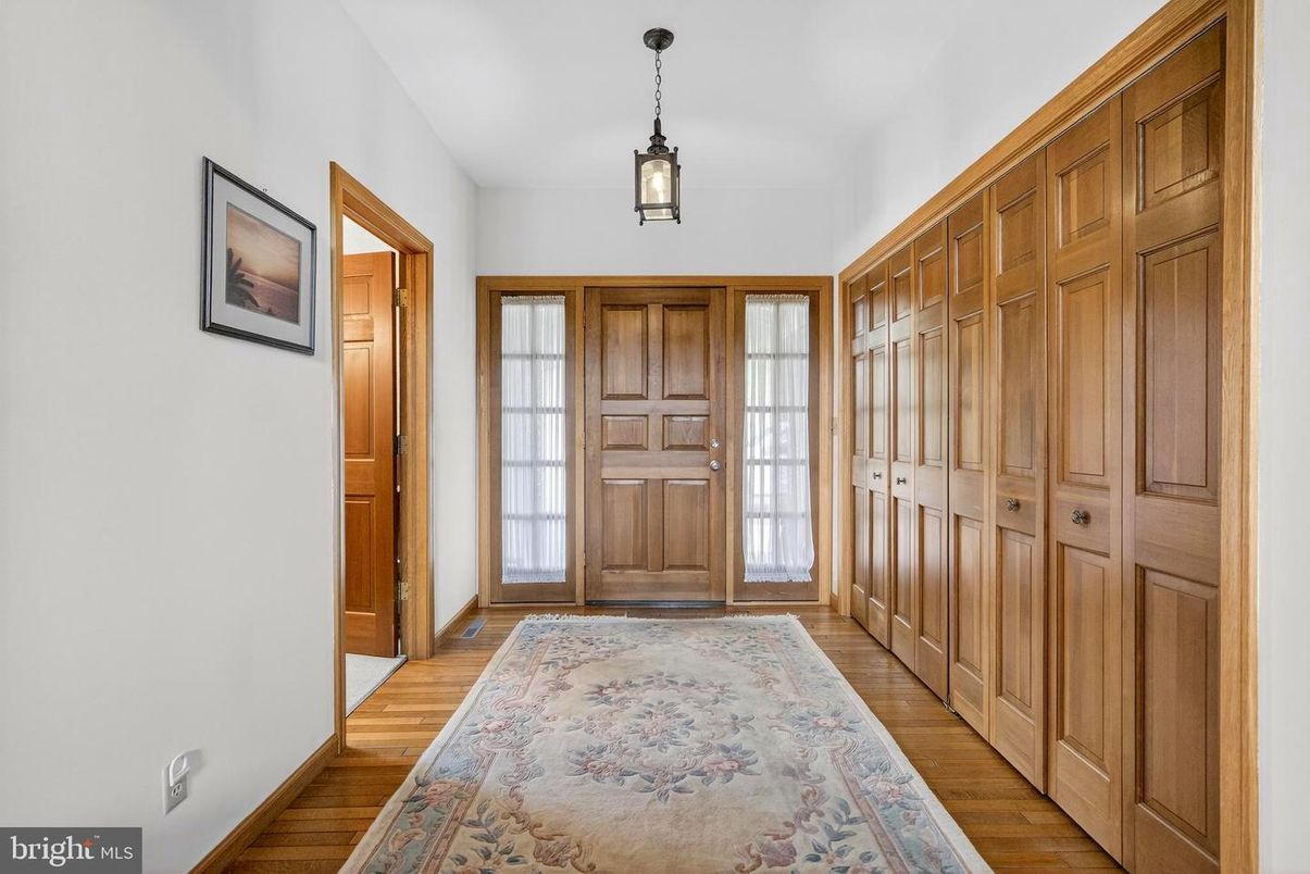 Interior, Pendant Lights, Wood Texture Flooring