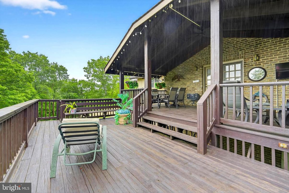 Exterior, Wood Texture Flooring