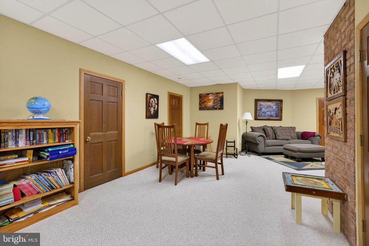 Dining room, Interior, Recessed Lighting