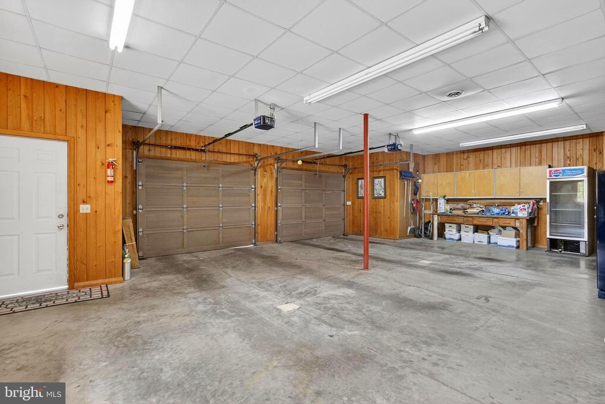 Garage, Interior, Wooden Walls