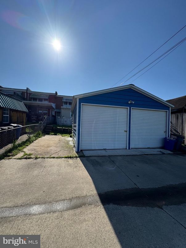 Detached Garage, Exterior