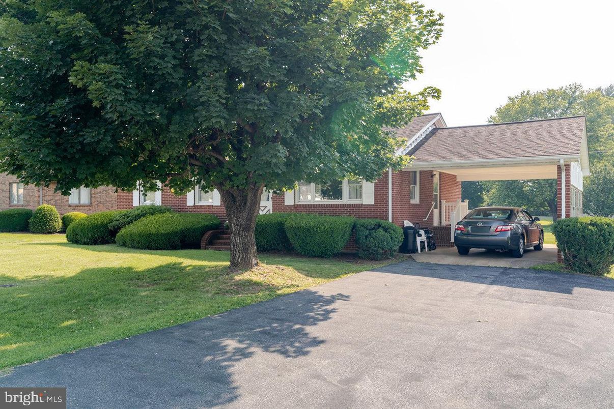 Attached, Exterior, Facade, Brick Facade, Cape Cod