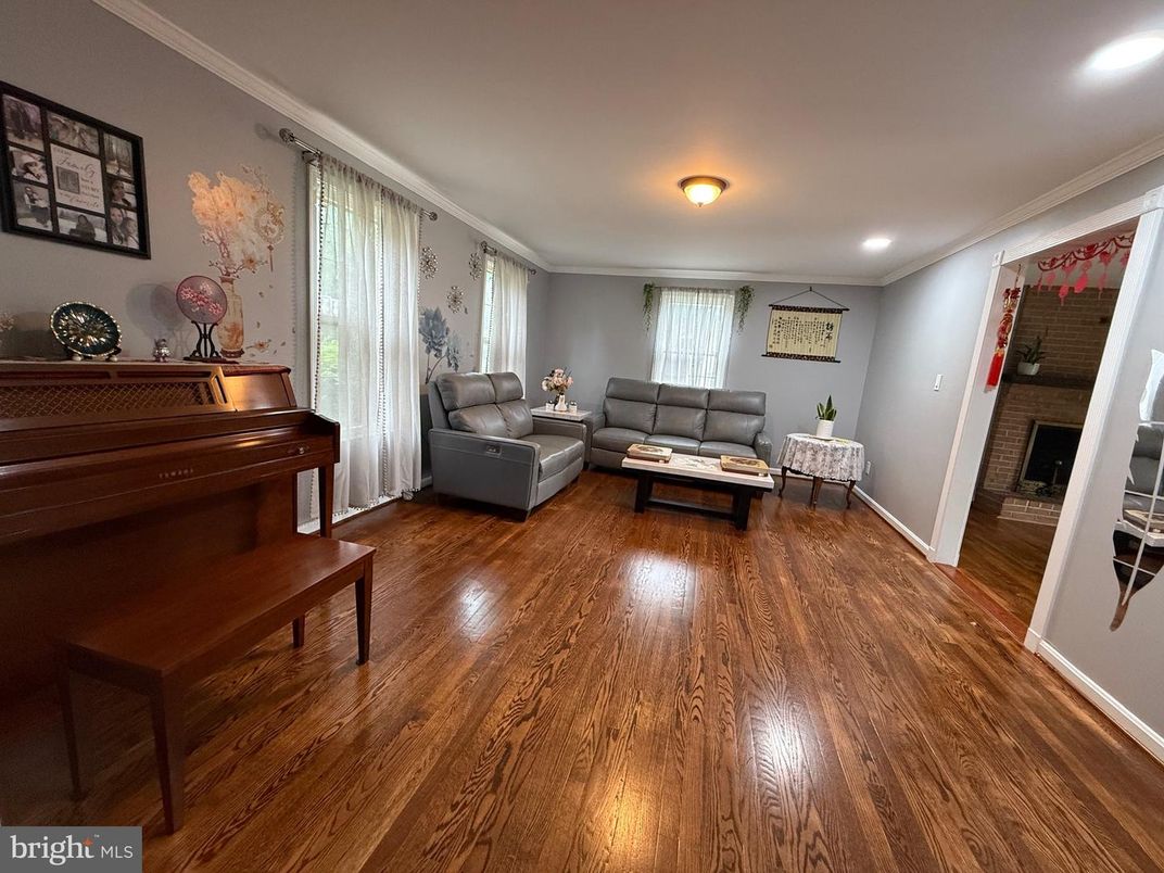 Fireplace, Interior, Living room, Piano, Recessed Lighting, Wood Texture Flooring