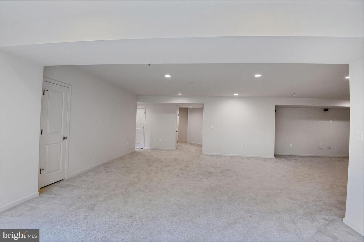 Empty room, Interior, Recessed Lighting