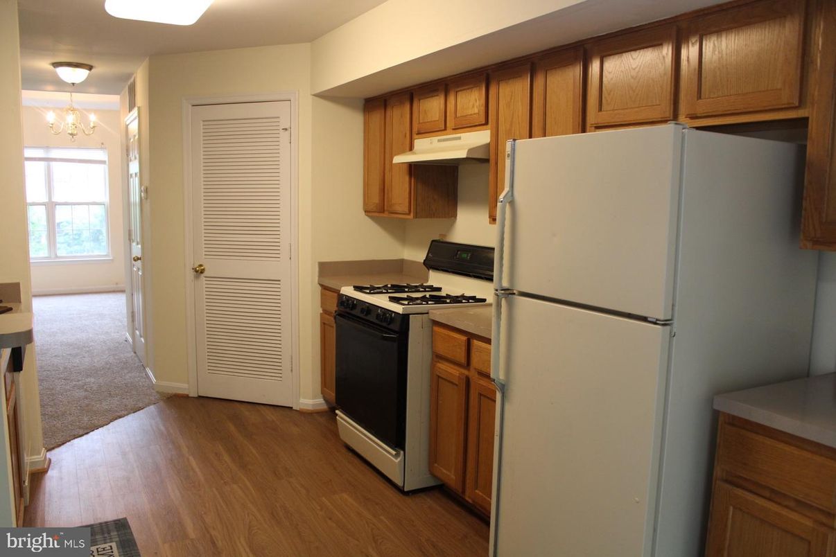 Chandelier, Interior, Kitchen, Wood Texture Flooring