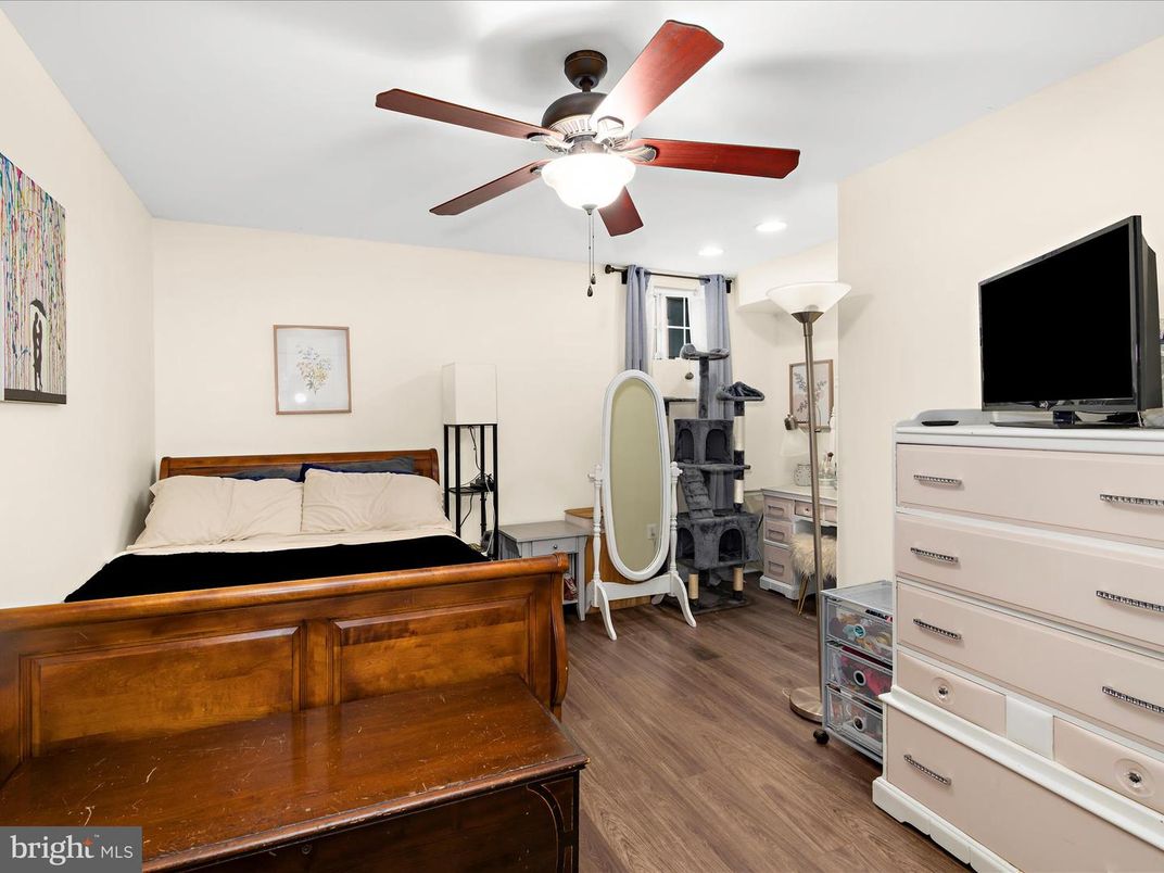 Bedroom, Home Office, Interior, Recessed Lighting, Wood Texture Flooring