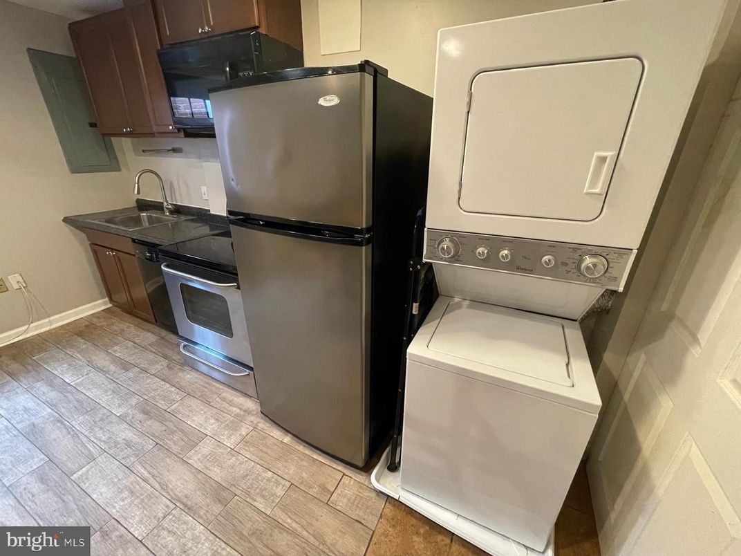 Interior, Kitchen, Utility Closets, Washer, Wood Texture Flooring