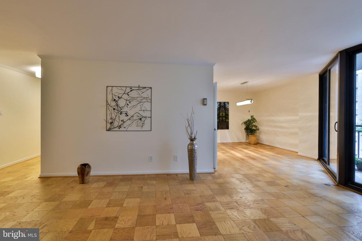 Empty room, Interior, Pendant Lights, Wood Texture Flooring