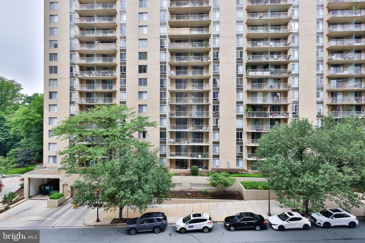 Exterior, Facade, Condo Building