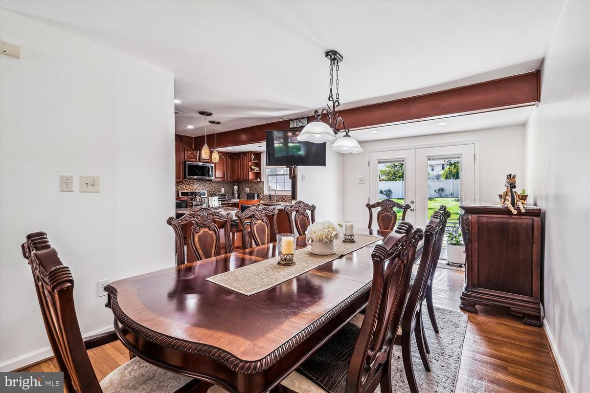Dining room, Interior, Kitchen, Pendant Lights, Recessed Lighting, Wood Texture Flooring