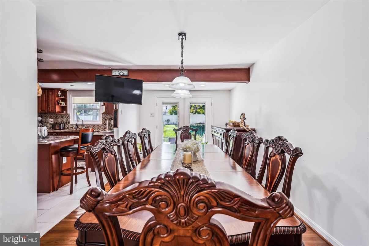 Dining room, Interior, Kitchen, Pendant Lights, Recessed Lighting, Wood Texture Flooring