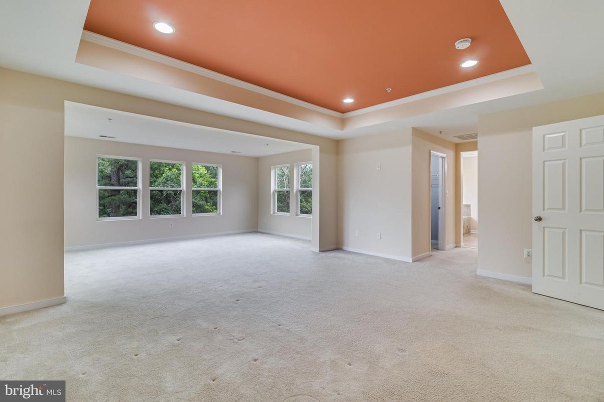 Empty room, Interior, Recessed Lighting