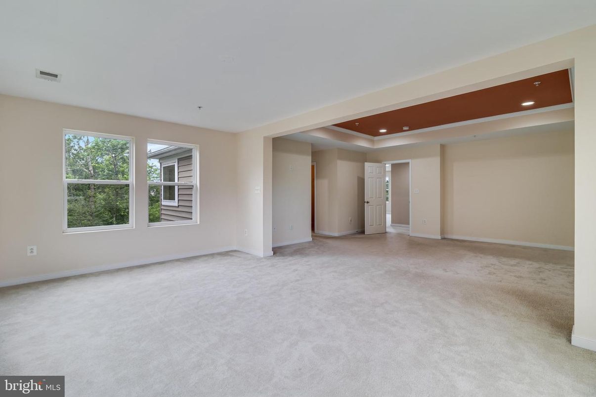 Empty room, Interior, Recessed Lighting