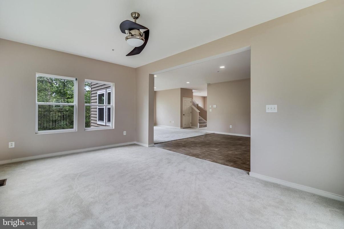 Empty room, Interior, Recessed Lighting