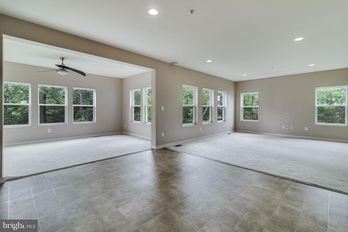 Empty room, Interior, Recessed Lighting