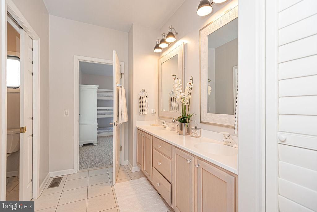 Bathroom, Dual Sink Vanities, Interior