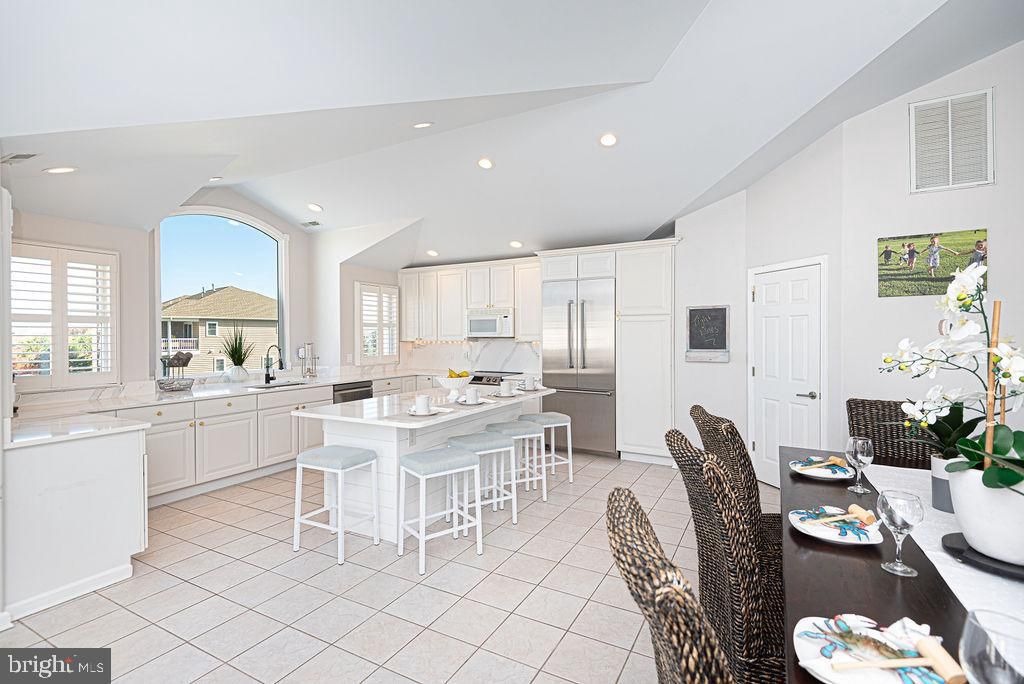 Dining room, Interior, Kitchen, Recessed Lighting, Stainless Steel Appliances