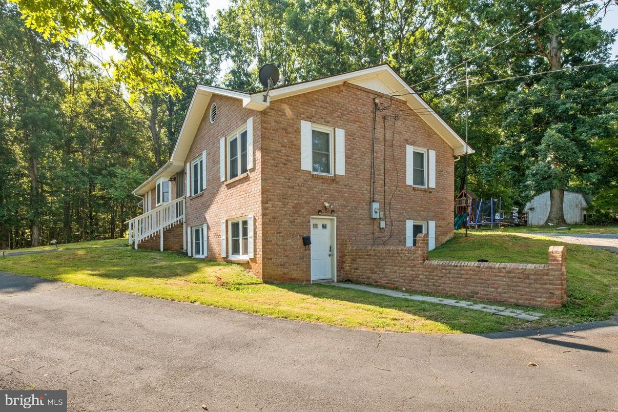 Exterior, Facade, Brick Facade, Georgian