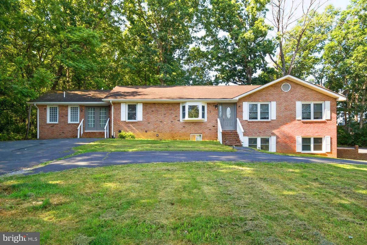 Exterior, Facade, Brick Facade, Split Level