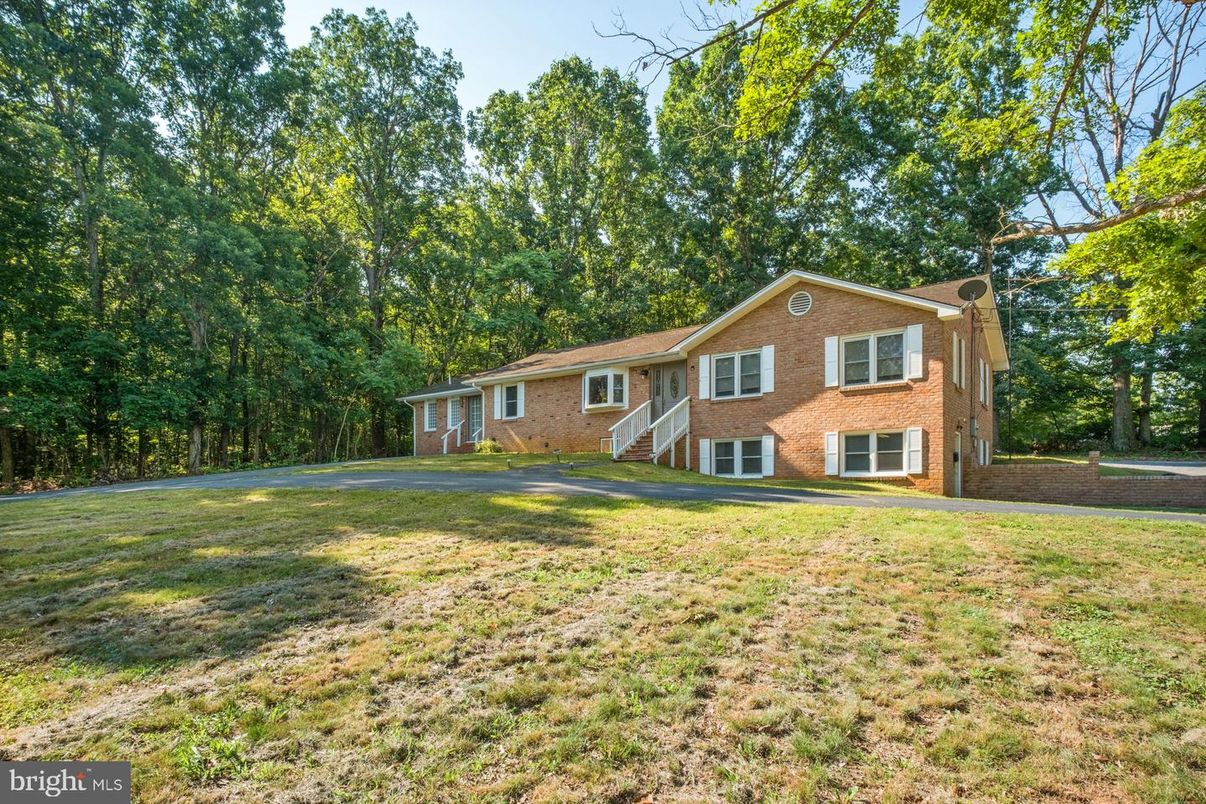 Backyard, Exterior, Facade, Brick Facade, Georgian
