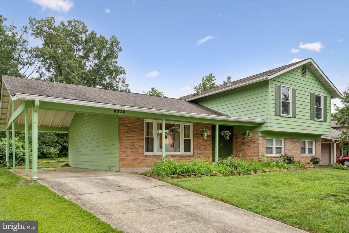 Exterior, Facade, Brick Facade, Split Level