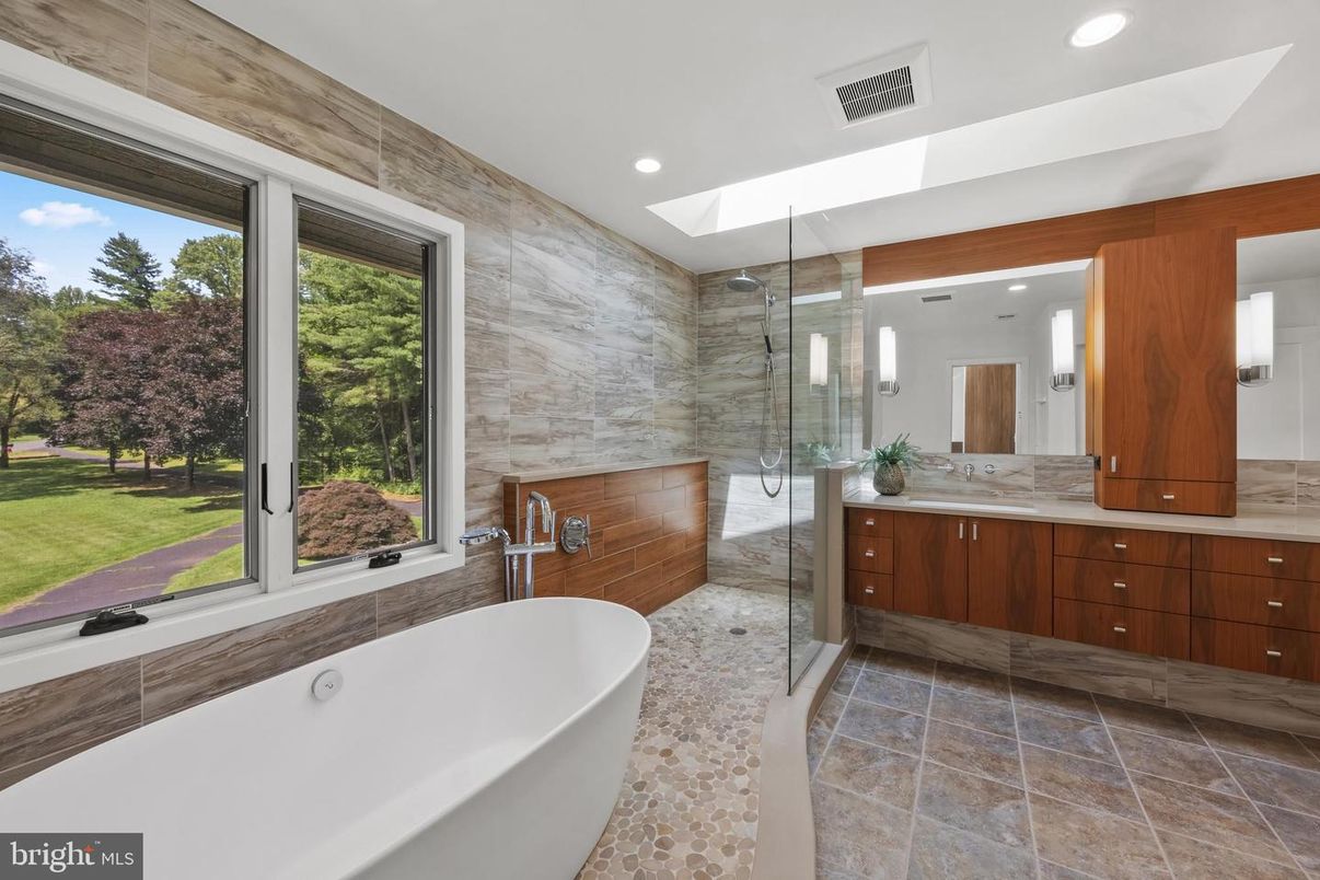Bathroom, Dual Sink Vanities, Free Standing Baths, Glass Shower, Interior, Recessed Lighting