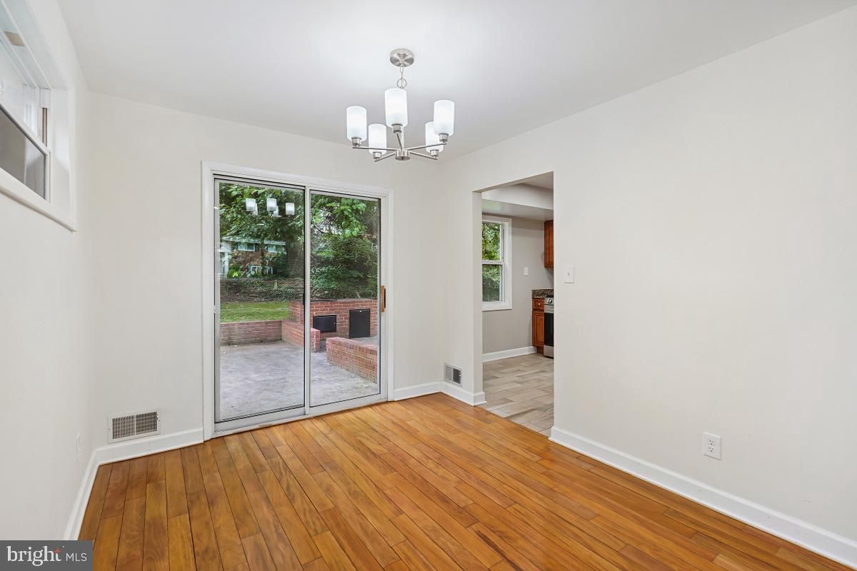 Chandelier, Empty room, Interior, Wood Texture Flooring