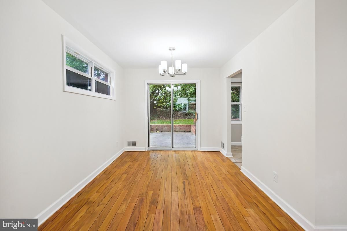 Chandelier, Empty room, Interior, Wood Texture Flooring