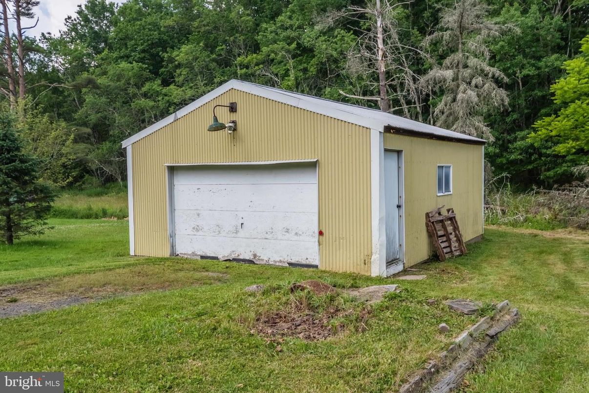 Detached Garage, Exterior