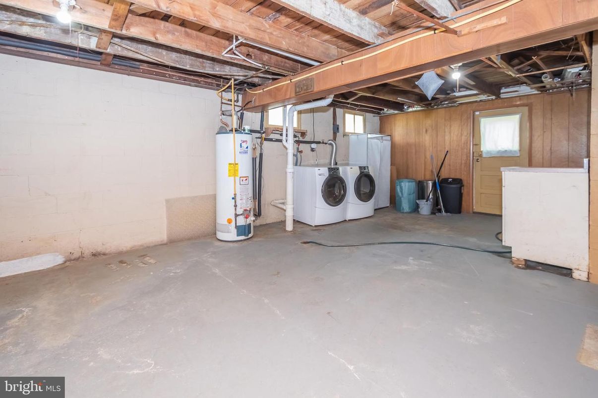 Interior, Washer, Wooden Beams, Wooden Ceilings, Wooden Walls